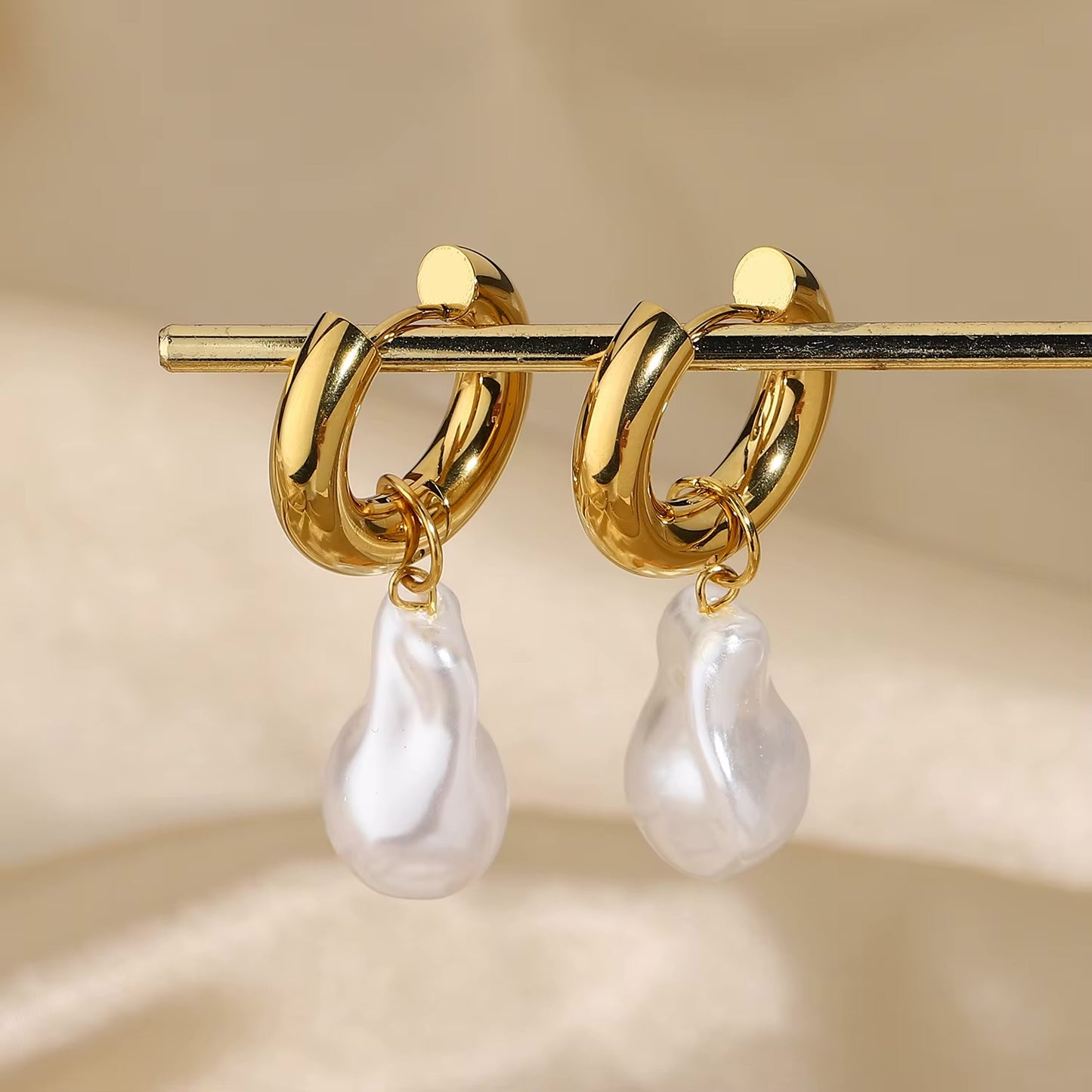 MIA PEARL HOOP EARRINGS